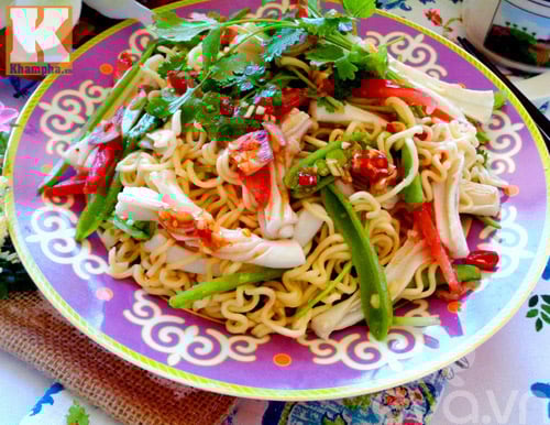 Cách ăn mì tôm buổi sáng vừa bổ vừa ngon