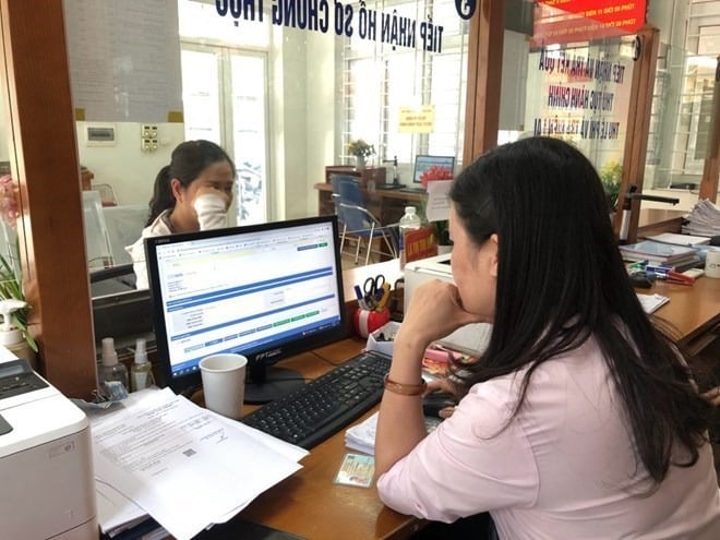 Đối với hộ gia đình, khi được tặng các hình thức khen thưởng, ngoài việc nhận Bằng và khung, mức tiền thưởng sẽ được tính bằng 1,5 lần mức tiền thưởng tương ứng dành cho cá nhân.    