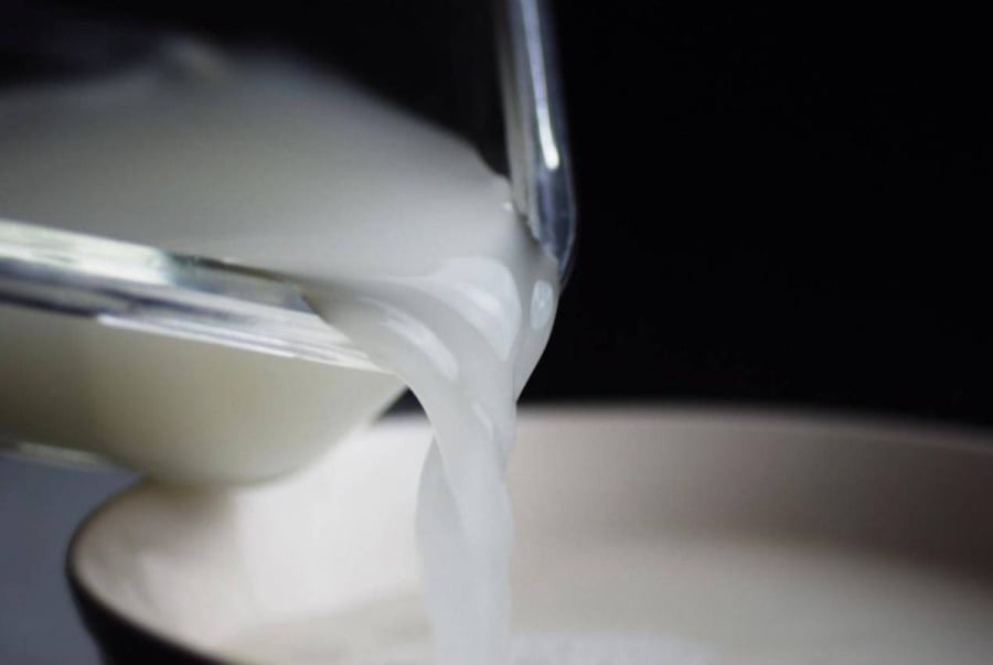 Nước vo gạo giúp tóc chắc khỏe và giảm gãy rụng    