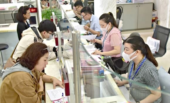 Đối với người ngoài độ tuổi lao động, điều kiện để được tính là người phụ thuộc là không có thu nhập hoặc có thu nhập bình quân tháng trong năm từ tất cả các nguồn thu nhập không vượt quá 1.000.000 đồng.    