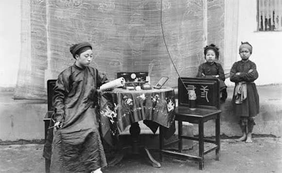 Theo thời gian, cách đặt tên theo dạng Họ + Văn + Tên trở nên khá phổ biến trong xã hội Việt Nam.