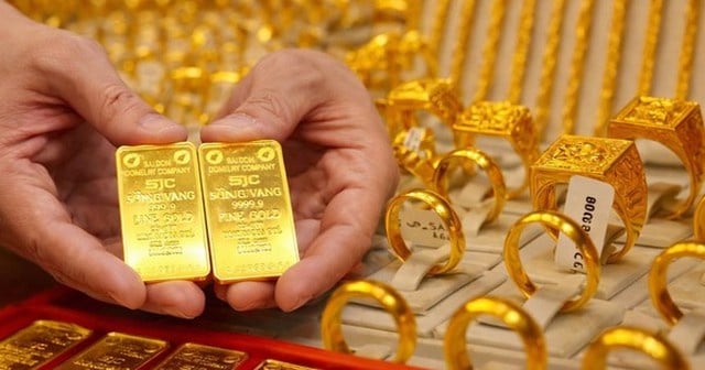 Trước đó, đầu giờ sáng 17/3, giá vàng miếng SJC được các doanh nghiệp niêm yết ở mức 180,1 – 183,1 triệu đồng/lượng (mua vào – bán ra), tăng khoảng 500.000 đồng/lượng ở cả hai chiều trong phiên giao dịch ngày 16/3.    