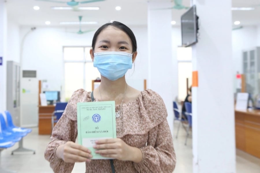 Các khoản trợ cấp tăng theo gồm: trợ cấp dưỡng sức sau ốm đau; trợ cấp một lần khi sinh con hoặc nhận nuôi con nuôi; trợ cấp dưỡng sức sau thai sản; trợ cấp mai táng; và trợ cấp tuất hằng tháng.