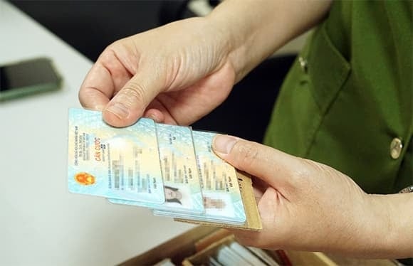 Ngoài ra, công dân sinh năm 2012 sẽ bước sang tuổi 14 trong năm 2026. Nếu chưa từng được cấp thẻ căn cước, nhóm này cần làm thủ tục cấp thẻ lần đầu ngay khi đủ tuổi theo quy định.    