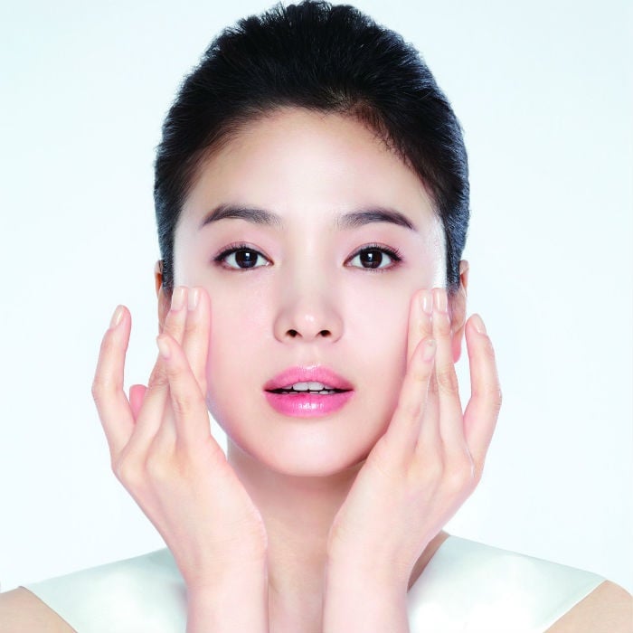 Người châu Á nói chung thường có tông da vàng tự nhiên do lượng sắc tố melanin trong da khác với người châu Âu.