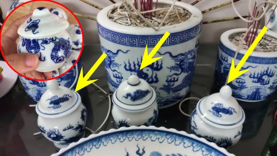 Hũ gạo, muối, nước trên bàn thờ đại diện cho những ý nghĩa tốt đẹp.