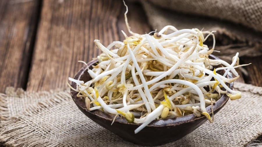 Giá đỗ là một loại thực phẩm có hàm lượng calo tương đối ít nhưng lại giàu chất xơ và nước