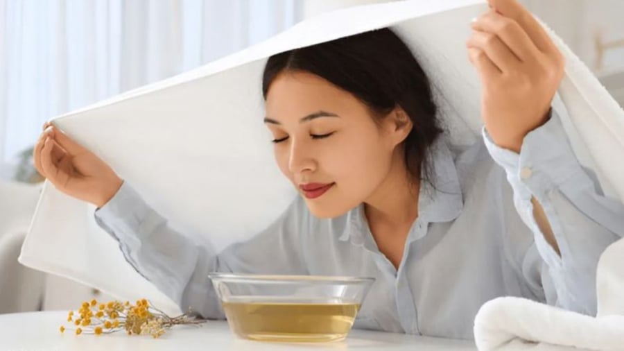 Xông mặt bằng hơi nước nóng mang lại nhiều lợi ích cho làn da.