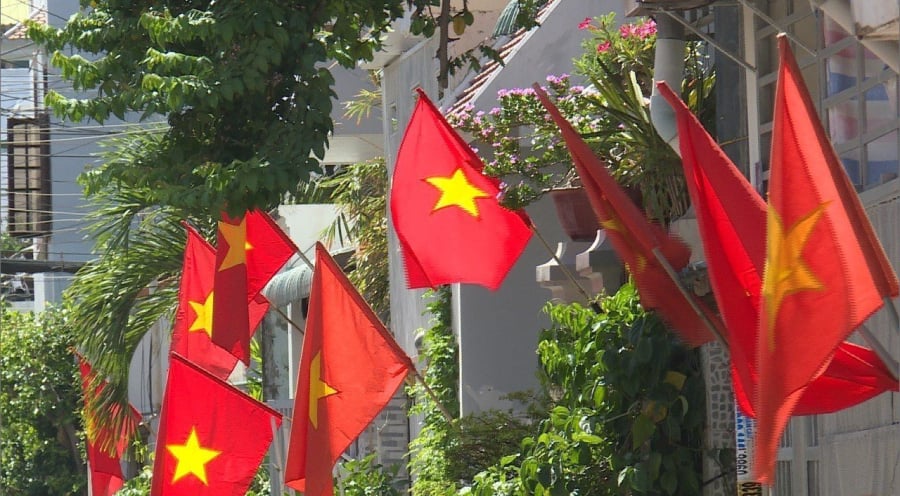 Trong khi đó, các trường vẫn tổ chức học vào thứ Bảy sẽ bố trí học sinh nghỉ 2 ngày, gồm Chủ nhật (26/4) và ngày nghỉ bù vào thứ Hai (27/4), đảm bảo không làm gián đoạn kế hoạch học tập nhưng vẫn tuân thủ quy định nghỉ lễ.