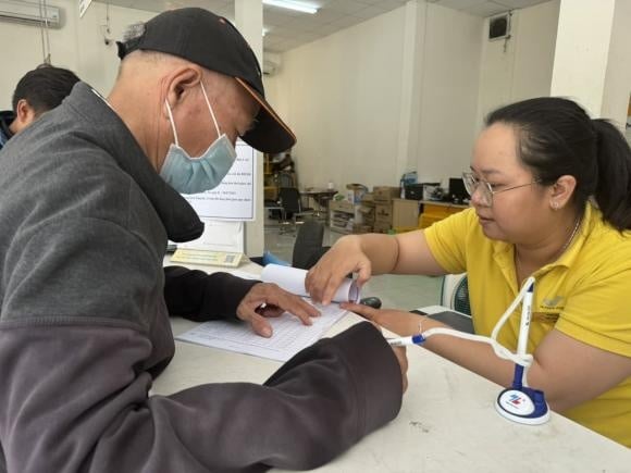 Người đang hưởng trợ cấp hằng tháng theo quy định tại Điều 23 của Luật Bảo hiểm xã hội số 41/2024/QH15.    