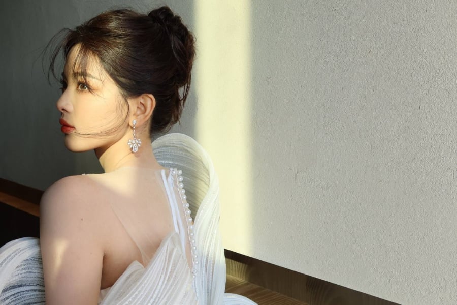 1702088456-co-gai-dep-nhat-trung-quoc-tua-tien-nu-giang-tran-khi-dien-vay-cua-ntk-viet-406491650_705679838233972_8441120875398565284_n-1701940019-606-width1620height1080