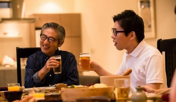 Nhiều bữa tối không chỉ gắn với những tính toán, toan tính trong xã hội mà còn tiềm ẩn tác hại đối với sức khỏe.    