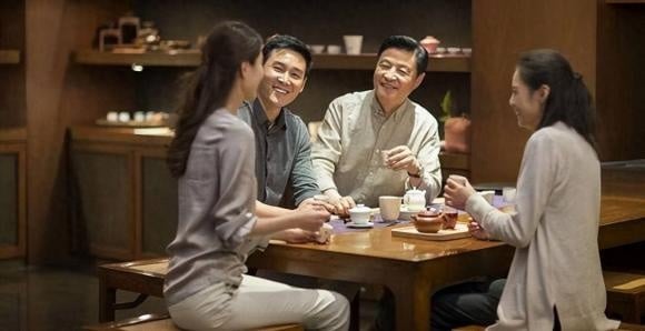 Người cao tuổi vốn có nhiều kinh nghiệm sống, từng chứng kiến đủ sóng gió xã hội và thử nhiều cách giải quyết. 