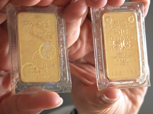 Ở phân khúc vàng nhẫn, giá cũng giảm mạnh khoảng 2 triệu đồng mỗi lượng. 