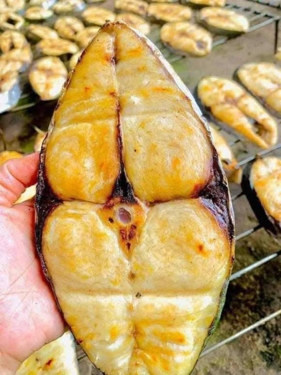 Cá thu nổi bật nhờ giàu omega-3, vitamin B12 và selenium, hỗ trợ tim mạch, trí nhớ và hệ miễn dịch. 