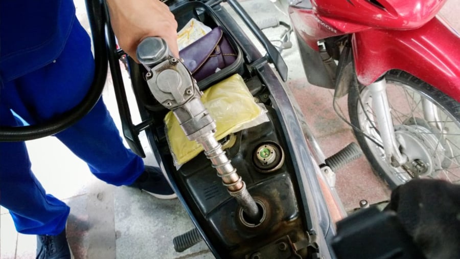 Chiều ngày 25/3, giá bán lẻ mặt hàng xăng dầu được điều đỉnh giảm.