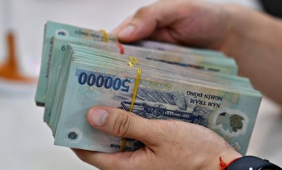 Cá nhân cư trú có thu nhập từ tiền lương, tiền công phải tự thực hiện quyết toán thuế thu nhập cá nhân với cơ quan thuế trong trường hợp phát sinh số thuế phải nộp thêm hoặc có số thuế nộp thừa và có nhu cầu hoàn trả, bù trừ sang kỳ sau. 