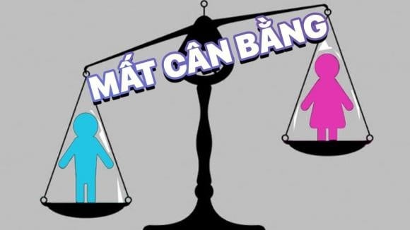 Theo thông tin từ Bộ Y tế, tỉ số giới tính khi sinh ở Việt Nam hiện luôn ở mức cao, vượt ngưỡng cân bằng sinh học tự nhiên. Năm 2006, tỉ số này là 109,8 bé trai/100 bé gái; đến 2015 tăng lên 112,8 và năm 2024 vẫn duy trì ở mức cao 111,4.    