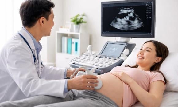 Theo Dân trí, dự thảo Luật Dân số quy định sẽ đình chỉ hành nghề khám, chữa bệnh đối với những người thực hiện phá thai vì lý do chọn giới tính thai nhi hoặc tiết lộ thông tin giới tính thai nhi nhằm mục đích này. 