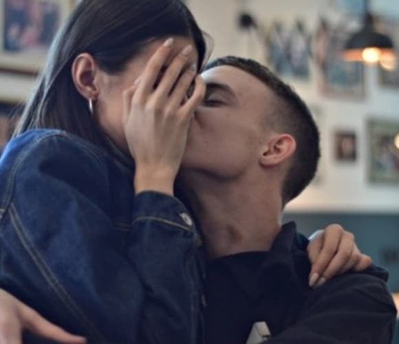 Ung thư phổi là loại ung thư phổ biến nhất xuất hiện ở cả hai vợ chồng, đặc biệt khi sống chung một không gian. 