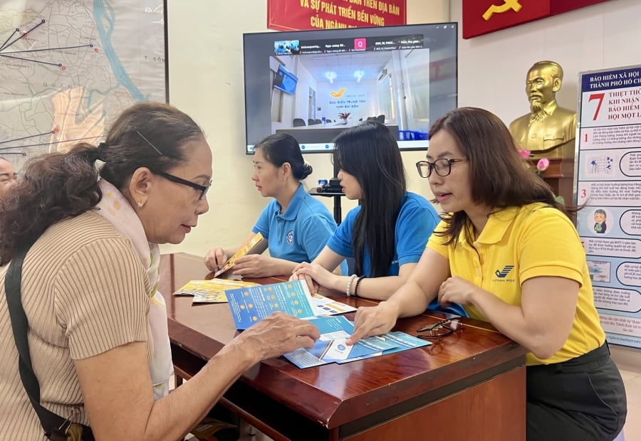 Phương án 1: Một số nhóm đối tượng sẽ được tăng 4,5% kèm thêm 200.000 đồng/tháng, trong khi các nhóm còn lại tăng 8% trên mức hưởng tháng 6/2026.    