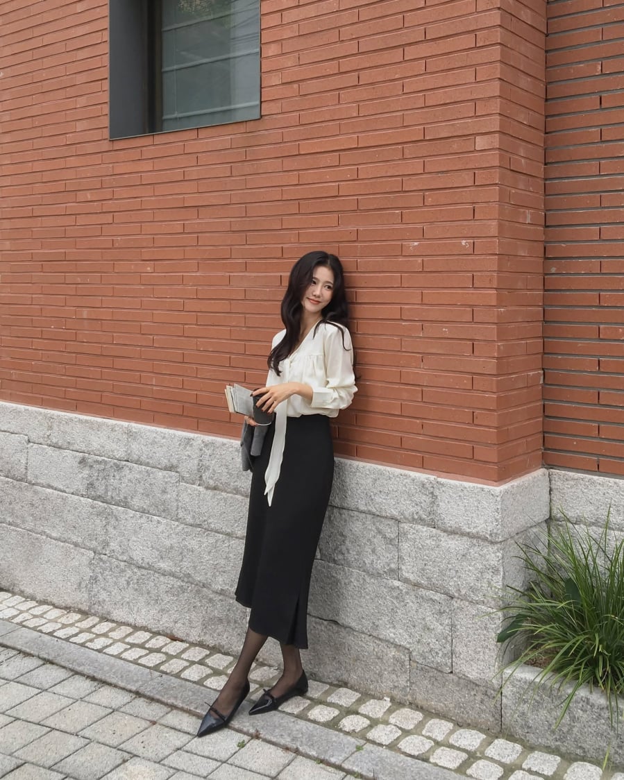  Đây là kiểu phối đồ phù hợp với nhiều độ tuổi và phong cách khác nhau, từ tối giản đến điệu đà.