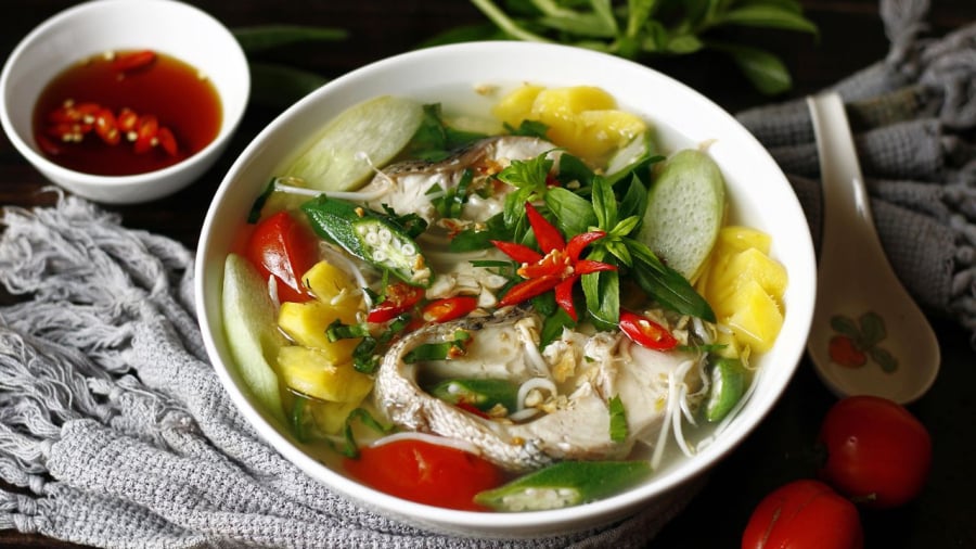 Khi nấu canh cá, nhất định phải dùng nước nóng để khử mùi tanh.