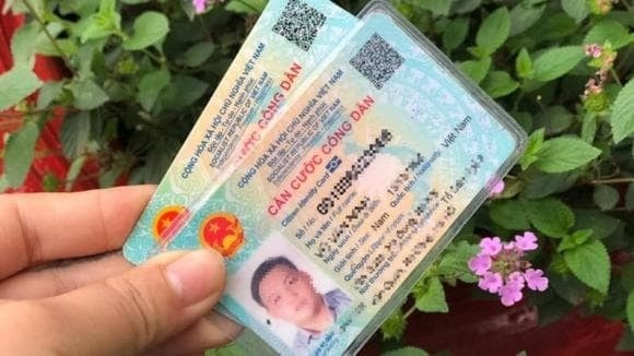 Thông tin nhân thân: Bao gồm họ tên, ngày sinh, quê quán, nơi thường trú. 