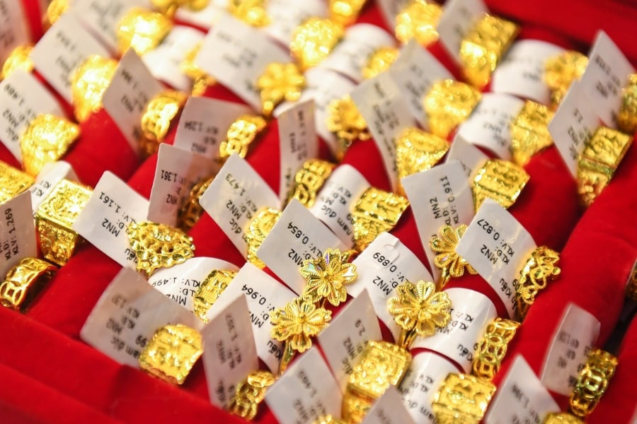 Trên thị trường quốc tế, giá vàng mở cửa tuần mới ở mức khoảng 4.481 USD/ounce, sau đó nhanh chóng giảm xuống 4.450 USD/ounce, mất gần 50 USD chỉ trong thời gian ngắn.    