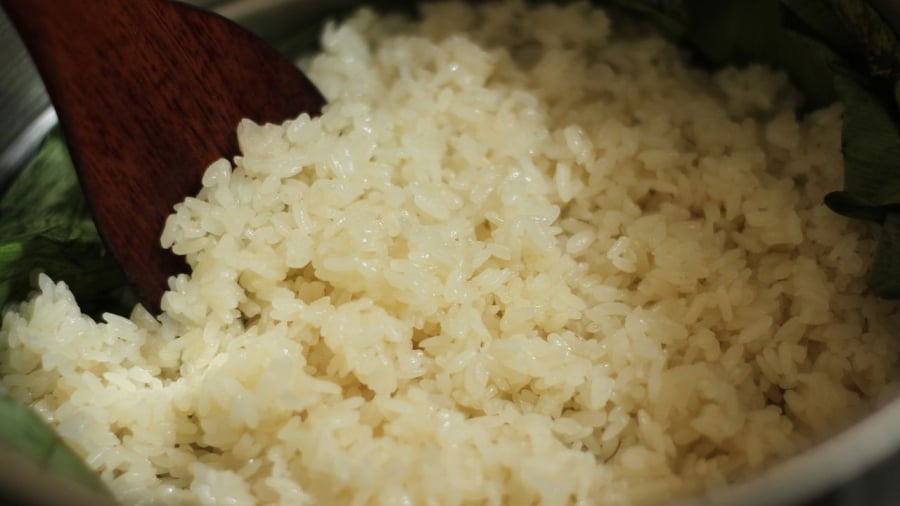 Tại sao xôi đồ 2 lần luôn ngon hơn, mềm dẻo hơn? 20 Đồ xôi hai lần gúp xôi chín dẻo mềm, để lâu không bị khô cứng.