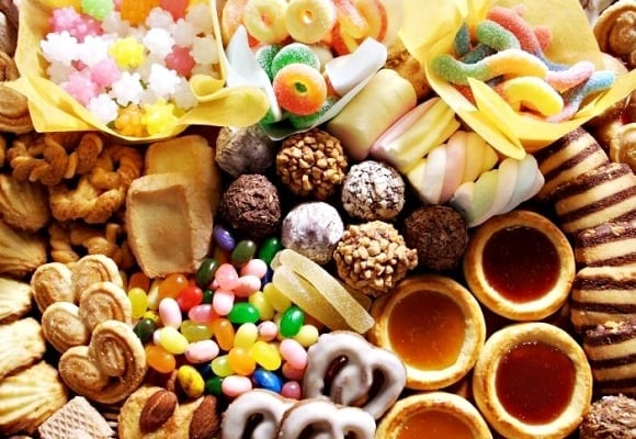 Đường trong các loại bánh ngọt khiến lượng đường huyết tăng nhanh, cơ thể phải tiết nhiều insulin để cân bằng.