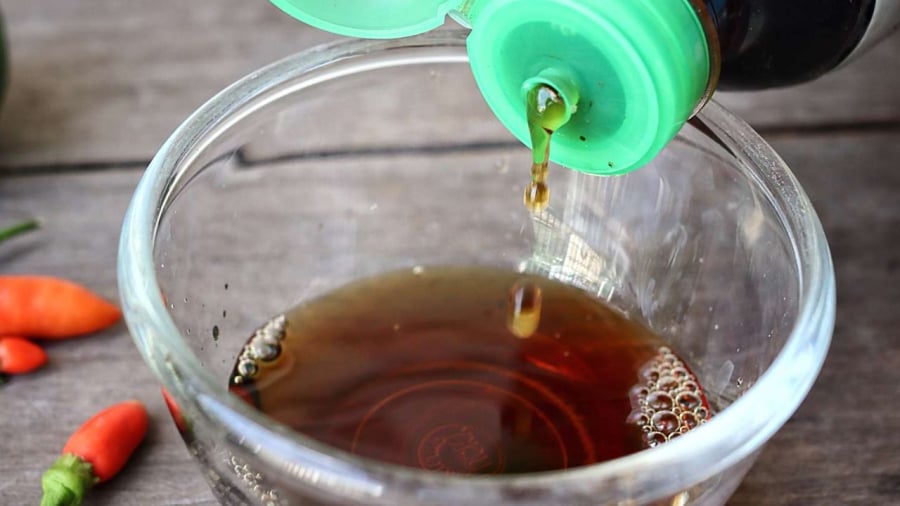 Nước mắm là gia vị không thể thiếu trong nhiều món ăn nhưng cũng không nên sử dụng quá nhiều.