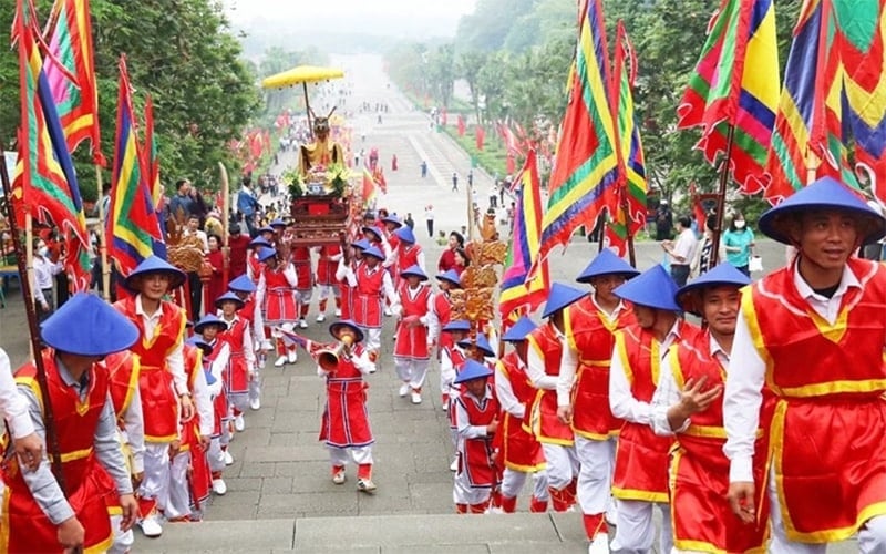 Tại nhiều địa phương, lễ cúng Tổ thường diễn ra vào ngày 12/3 âm lịch, kết hợp với nghi thức thờ Thổ kỳ. 