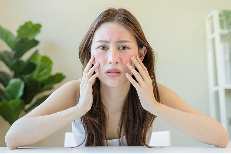 Dù không thể làm săn chắc sâu, nguyên liệu này vẫn hỗ trợ làn da trở nên mềm mại và tươi tắn hơn khi sử dụng đều đặn.