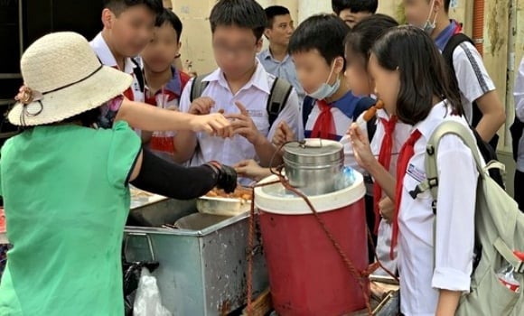 Đáng chú ý, hành vi cung cấp hoặc sử dụng chất gây nghiện, chất kích thích, thực phẩm không đảm bảo an toàn và có hại cho trẻ em có thể bị phạt từ 30 triệu đến 40 triệu đồng.