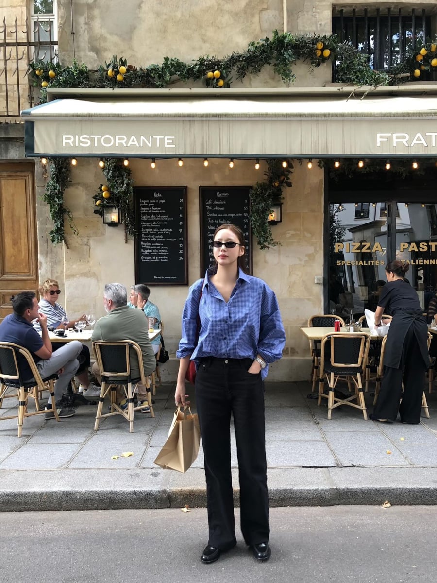  Cách mặc cũng góp phần định hình phong cách: sơ vin tạo cảm giác gọn gàng, trong khi buông tự nhiên mang lại sự thoải mái.