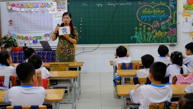 Bộ Nội vụ đang đề xuất nâng mức lương cơ sở lên 2,53 triệu đồng/tháng, dự kiến áp dụng từ ngày 1/7/2026, trong dự thảo Nghị định về lương cơ sở và chế độ tiền thưởng đối với cán bộ, công chức, viên chức và lực lượng vũ trang.    