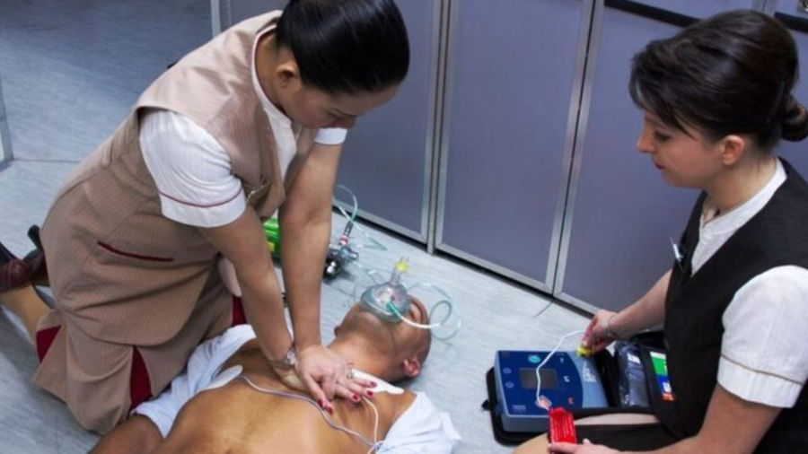 Các chuyến bay trên thế giới không bắt buộc phải có bác sĩ đi cùng.