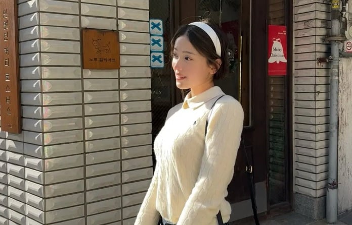 Những chi tiết nhỏ như băng đô, kẹp ngọc trai hay nơ lụa đóng vai trò quan trọng trong việc hoàn thiện diện mạo. 