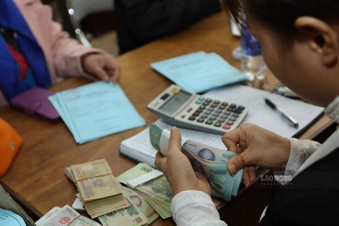 Cụ thể, mức tiền lương tối thiểu làm căn cứ đóng BHXH đối với người lao động ký hợp đồng lao động sẽ áp dụng từ ngày 01/01/2026 theo từng vùng.    