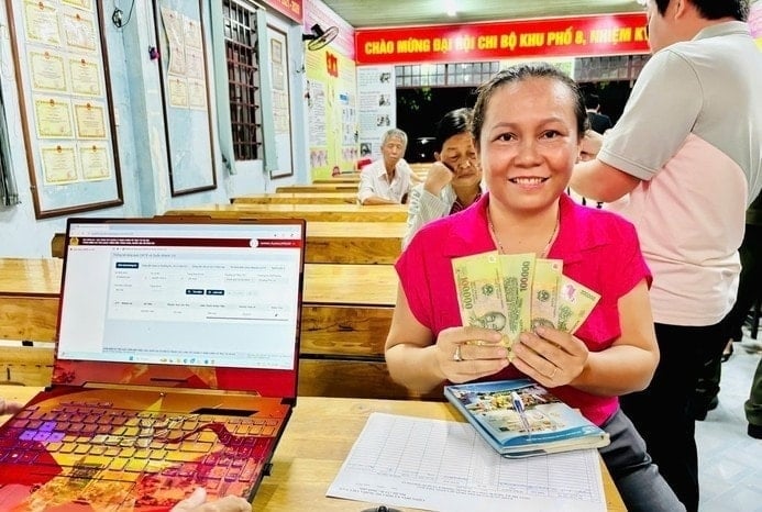 Liên quan đến chính sách việc làm, Điều 11 Luật Việc làm 2025 quy định rõ về chính sách việc làm công, trong đó nhấn mạnh nguyên tắc ưu tiên hỗ trợ một số nhóm lao động yếu thế trong xã hội.    