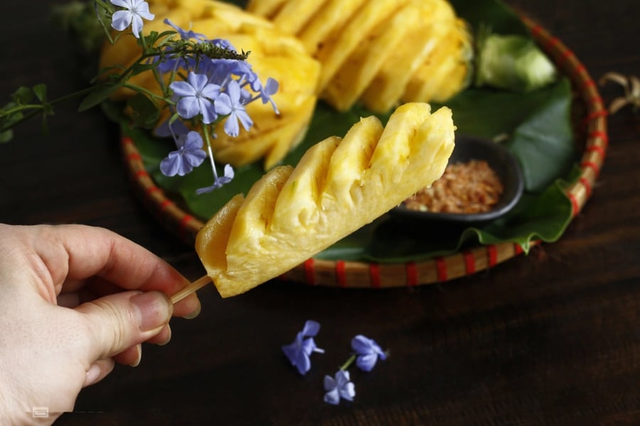 Ngoài ra, enzyme bromelain trong dứa còn giúp làm sạch tế bào chết từ bên trong, góp phần mang lại làn da mịn màng, tươi trẻ.    