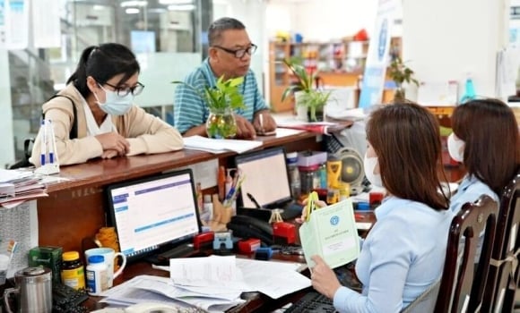 Trước câu hỏi “đóng BHXH tự nguyện bao nhiêu để nhận lương hưu khoảng 7 triệu đồng/tháng”, các chuyên gia cho biết mức hưởng phụ thuộc vào mức thu nhập lựa chọn đóng và tổng thời gian tham gia.    