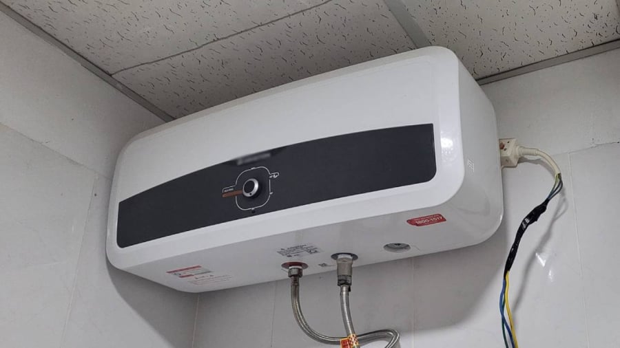 Bình nóng lạnh là thiết bị có công suất cao, tiêu thụ nhiều điện năng, đặc biệt là khi bật liên tục.