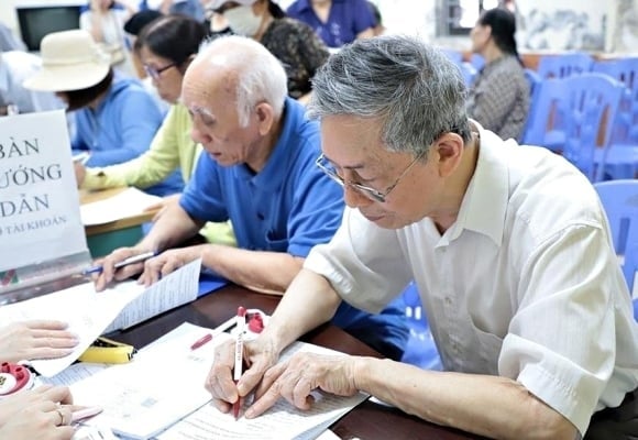 Ngoài ra, dự thảo cũng đề xuất nâng mức sàn hỗ trợ đối với người có lương hưu thấp lên khoảng 3,8 triệu đồng/tháng, thay vì 3,5 triệu đồng như hiện nay.    