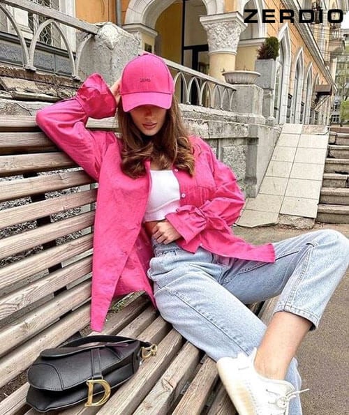  Màu hồng thường bị gắn với hình ảnh quá ngọt ngào, nhưng khi được kết hợp đúng cách lại mang đến vẻ ngoài thanh lịch và hiện đại. 