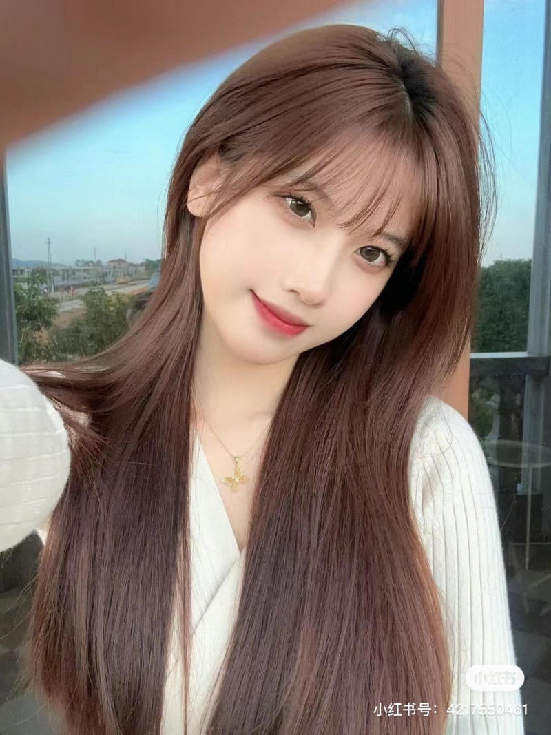 Một trong những nguyên tắc quan trọng là không nên chỉ dùng dầu gội giữ màu mà bỏ qua bước làm sạch sâu. 