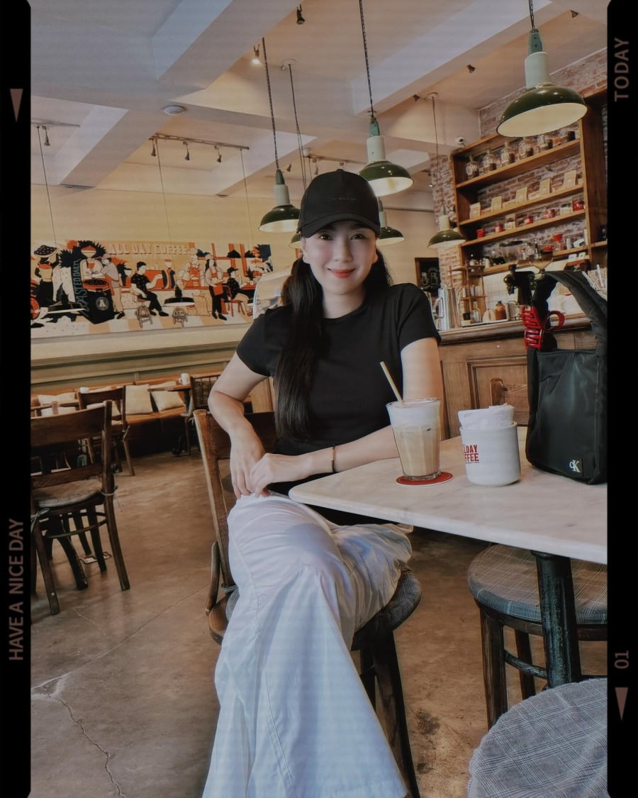 Công thức này mang lại sự cân bằng giữa nét trẻ trung và vẻ thanh lịch, phù hợp với nhiều độ tuổi. 