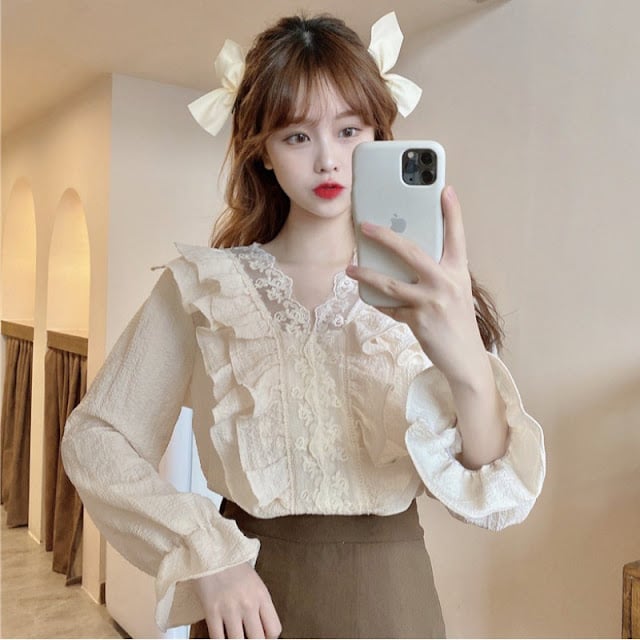 Trong dòng chảy thời trang hiện đại, những thiết kế đề cao tính gọn gàng và linh hoạt ngày càng chiếm ưu thế. 