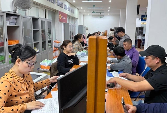 Tại dự thảo, Bộ Nội vụ đề xuất tăng lương cơ sở từ 2,34 triệu đồng/tháng lên 2,53 triệu đồng/tháng (tăng khoảng 8%) đối với cán bộ, công chức, viên chức và lực lượng vũ trang, áp dụng từ ngày 1/7/2026.    